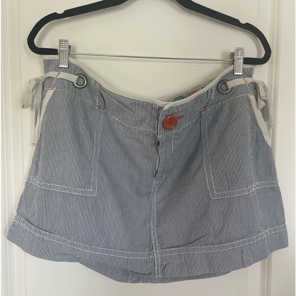 Like new! American Eagle white and blue stripe mini skirt